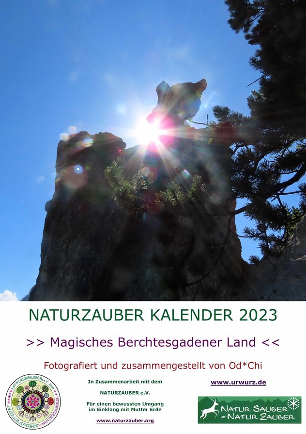 Kalendertitelblatt Magisches Berchtesgadener Land mit Sonneneffekt über der Schulter eines außergewöhnlichen, pilzförmigen Felsen, der Steinerne Agnes genannt wird