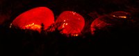 Glühende Steine in der Schwitzhütte