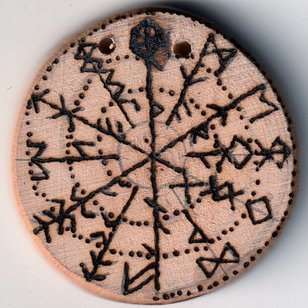 Spirale aus Runen auf Holzscheibe gebrannt