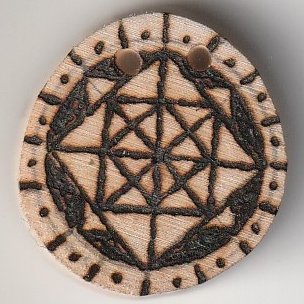 Achtstern auf Holzscheibe gebrannt