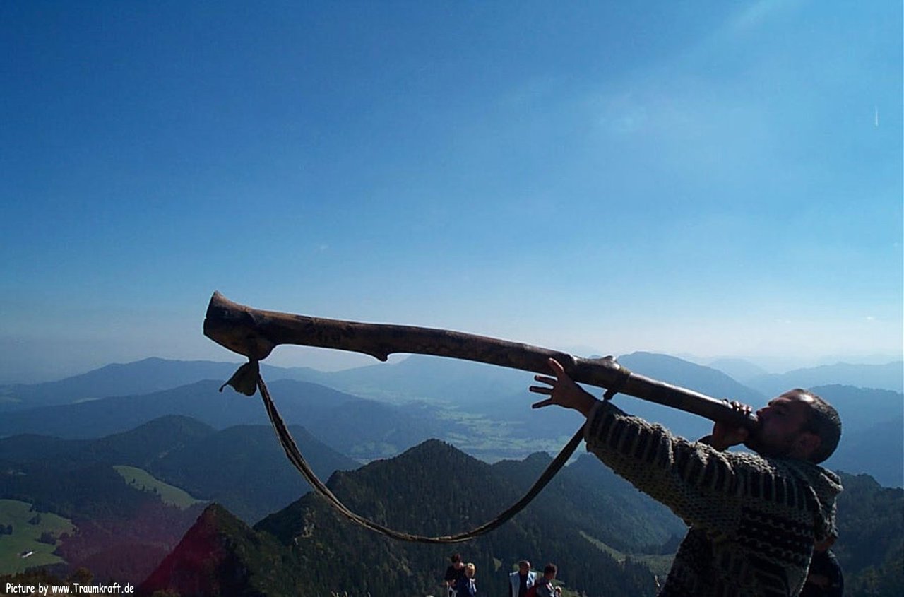 Didgeridoospieler auf dem Berg