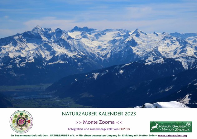 Kalendertitelblatt Monte Zooma mit hohen, vergletscherten Berggipfeln und See im Tal